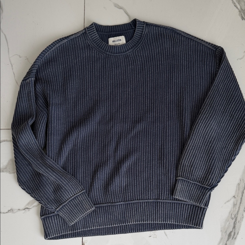 Hollister Men's Blue Ribbed Crewneck Sweater